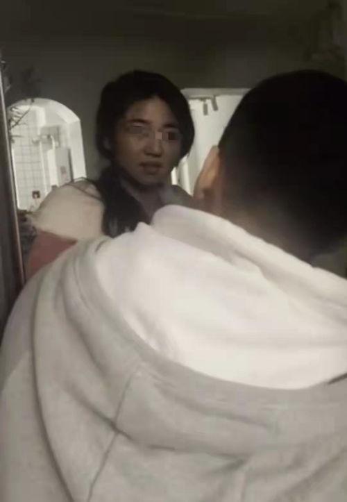 吃瓜年轻男女视频,吃瓜年轻男女视频中的甜蜜瞬间