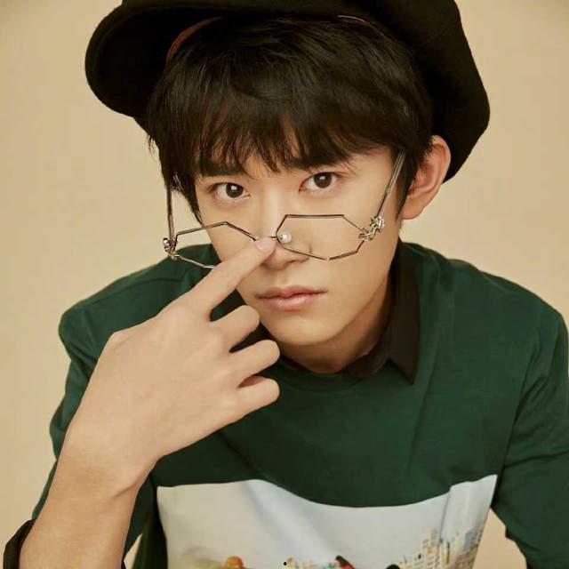 易烊千玺剧组吃瓜视频大全,揭秘幕后趣事与甜蜜瞬间