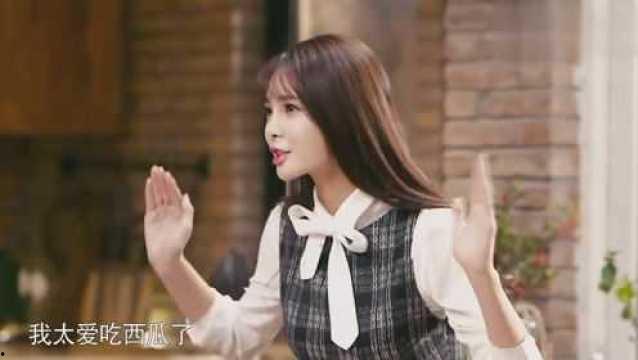 新闻主持人吃瓜视频播放,视频播放量爆表！