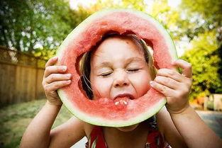 带你吃瓜拍照的视频素材,带你领略美食与光影的完美邂逅